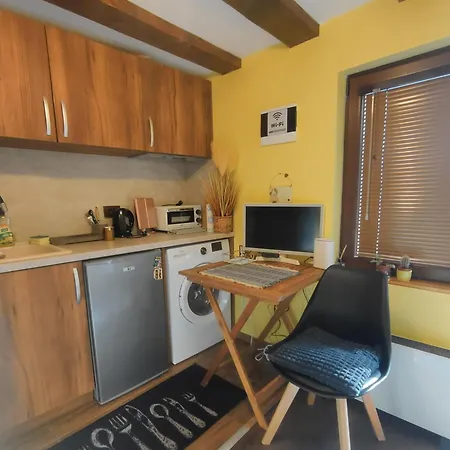 Tiny House In The Center Of فارنا